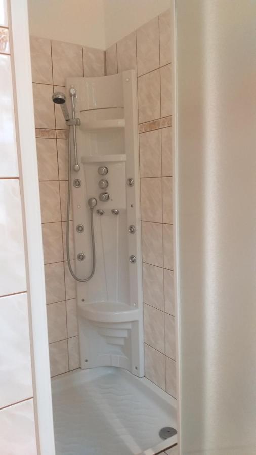 Apartman Kraslice Exteriör bild