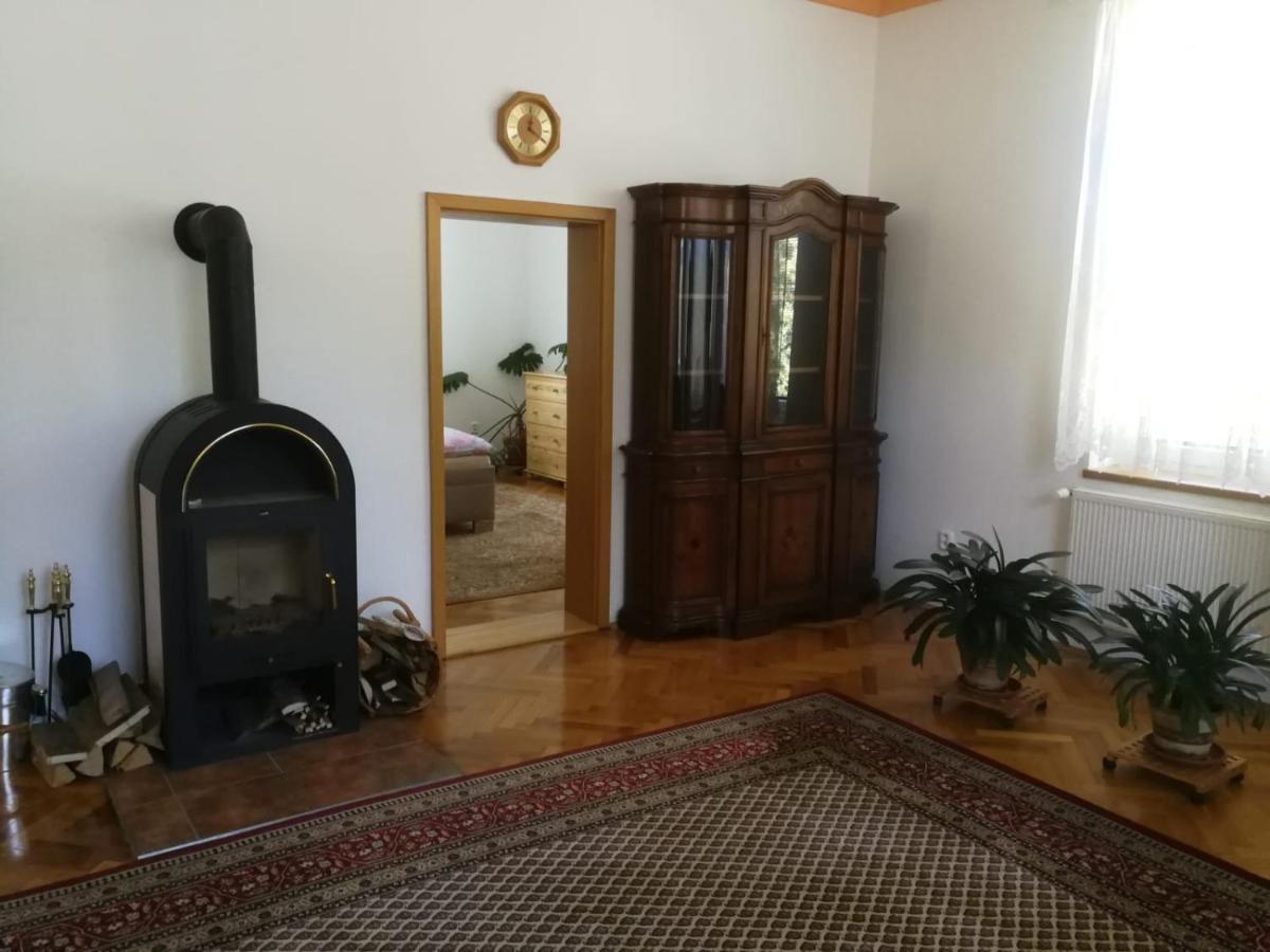 Apartman Kraslice Exteriör bild