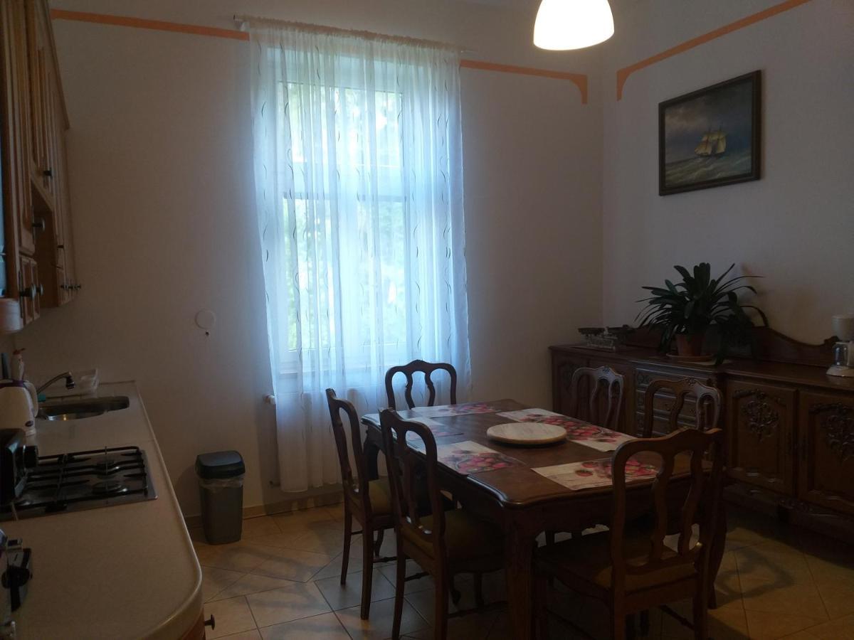 Apartman Kraslice Exteriör bild